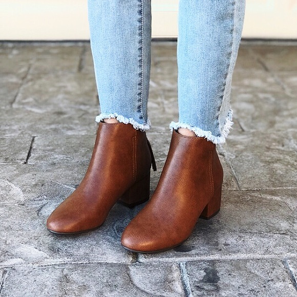 New✨SALE✨Downeaster Alice Toffee Vegan Leather Cognac Brown Booties 9 - Picture 6 of 8